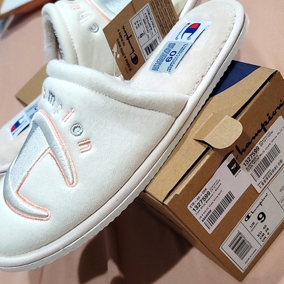 Champion ✦ White Logo Slippers ✦ Sleepover II Chalk Knit Cushioned House Shoes 9 - Picture 7 of 12